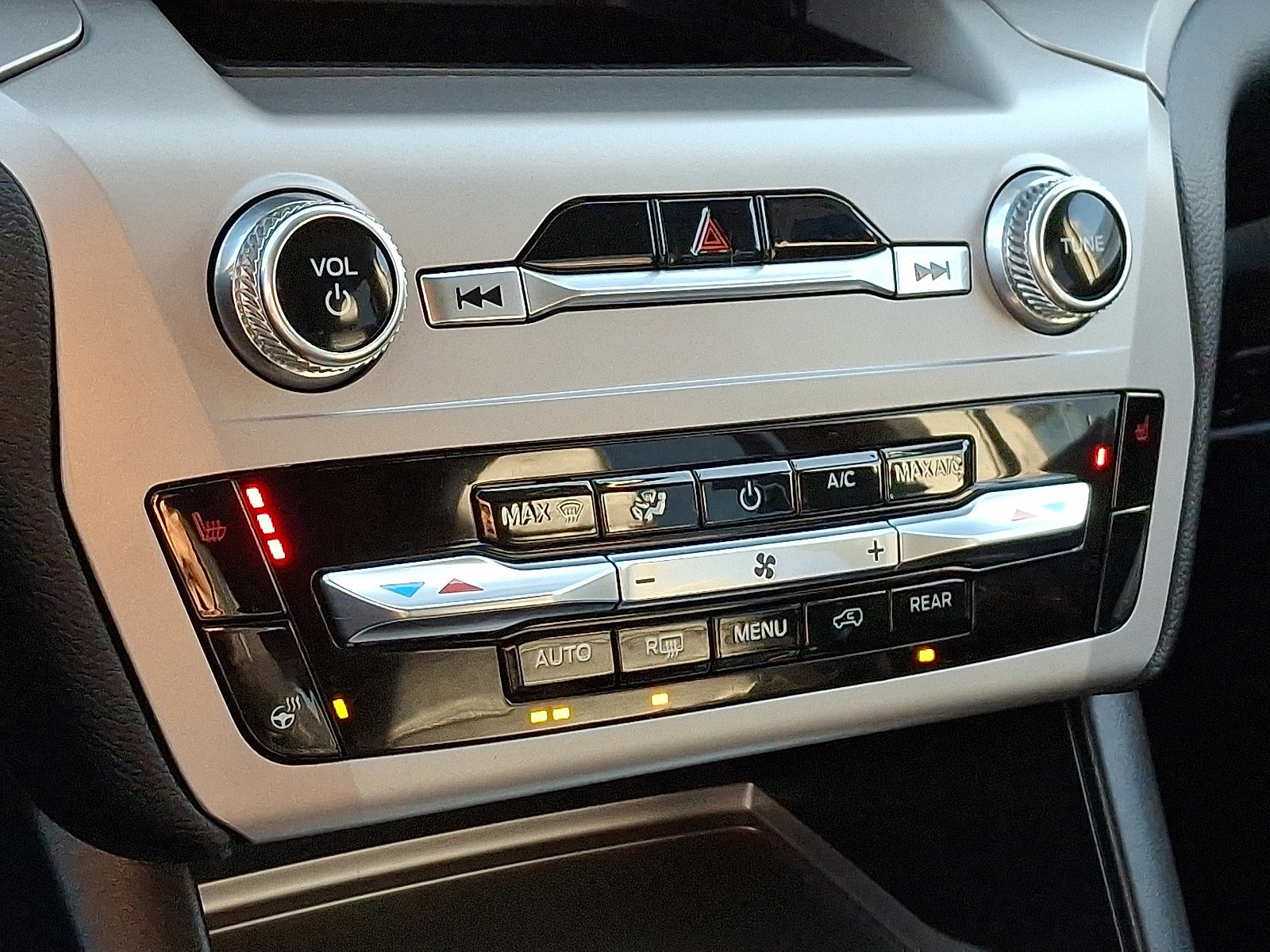 Certified 2022 Ford Explorer XLT w/ Equipment Group 202A image 16