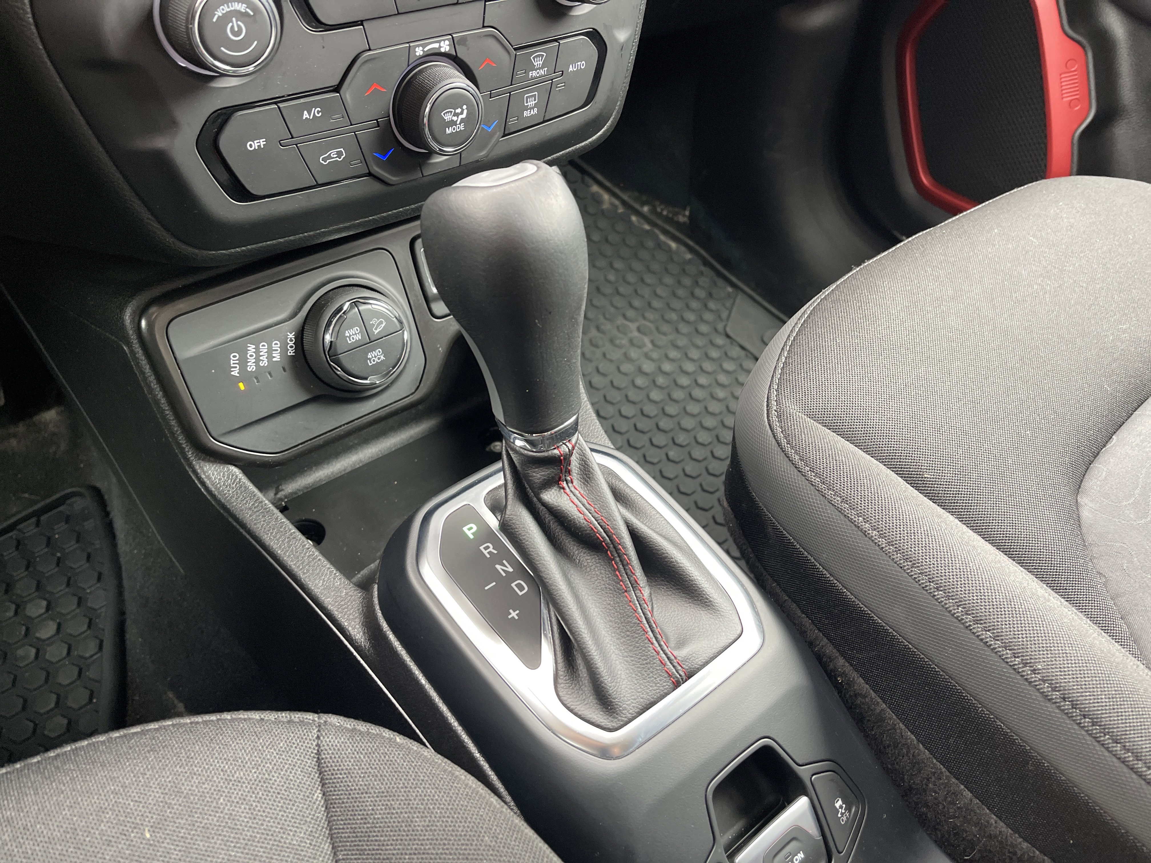 Used 2023 Jeep Renegade Trailhawk w/ Trailer Tow Group image 22