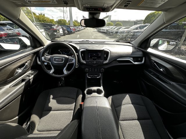 Used 2024 GMC Terrain SLE FWD image 3