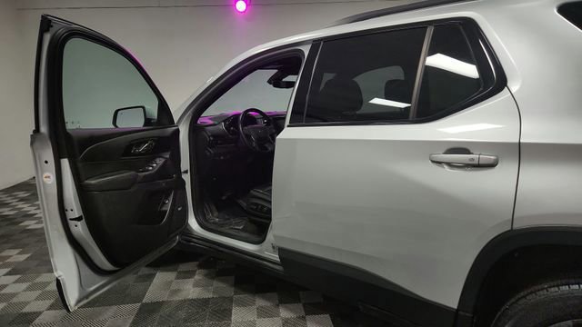 Used 2022 Chevrolet Traverse RS image 18