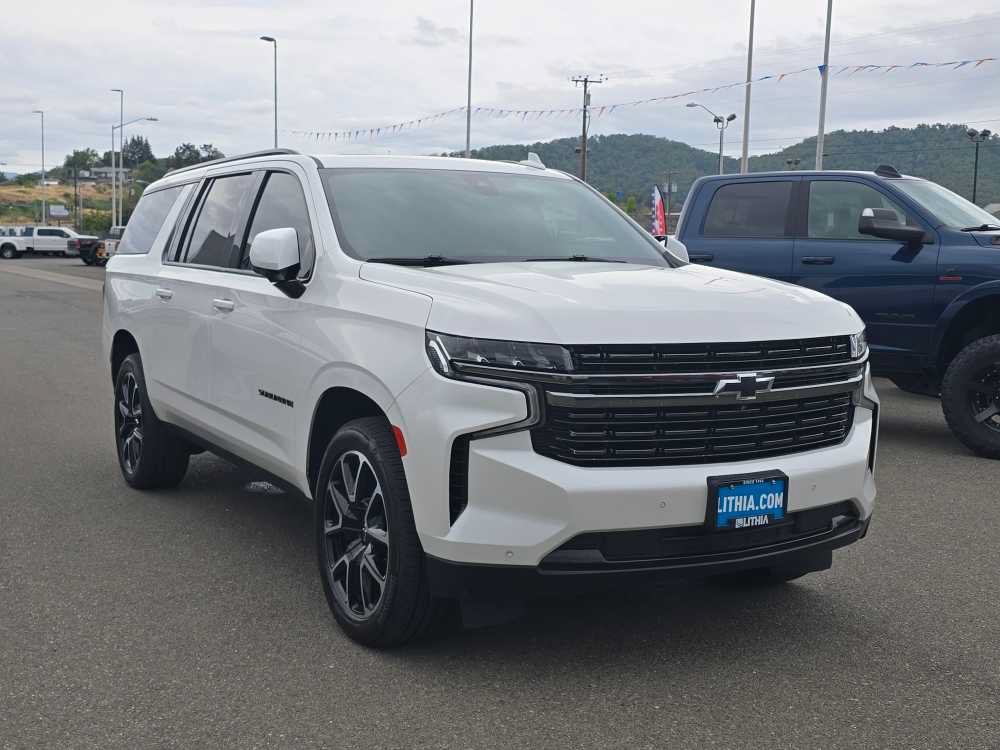 Used 2022 Chevrolet Suburban RST w/ Luxury Package AWD/4WD image 7