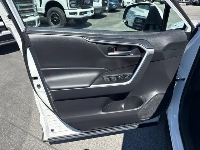 Used 2025 Toyota RAV4 XLE w/ Convenience Package AWD/4WD image 14