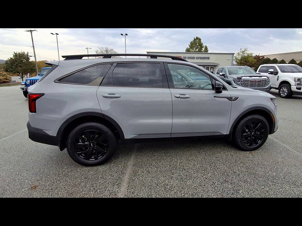 Used 2023 Kia Sorento S w/ Panoramic Sunroof Package AWD/4WD image 9