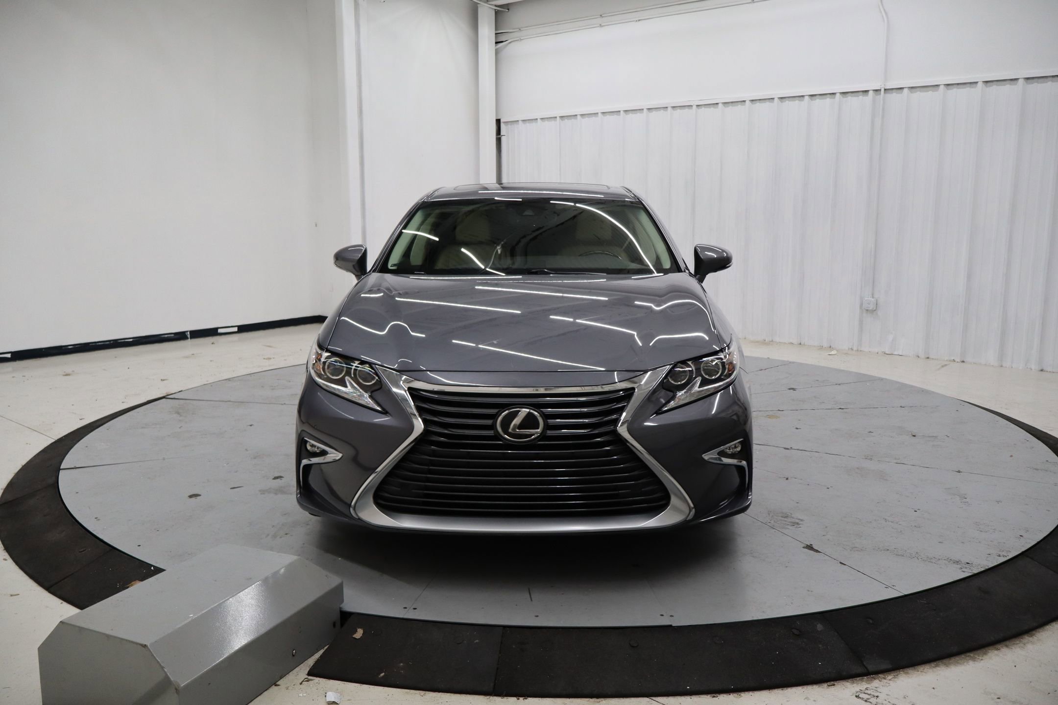 Used 2017 Lexus ES 350 w/ Luxury Package image 11