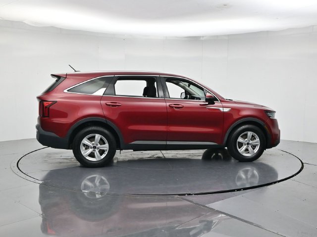 Used 2022 Kia Sorento LX FWD image 2