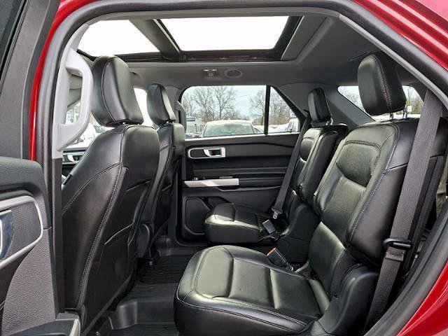 Certified 2022 Ford Explorer XLT w/ Equipment Group 202A AWD/4WD image 10
