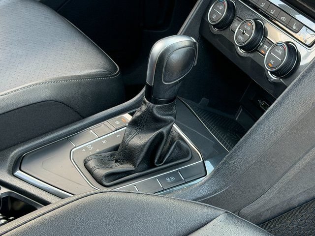 Used 2020 Volkswagen Tiguan SE FWD image 34