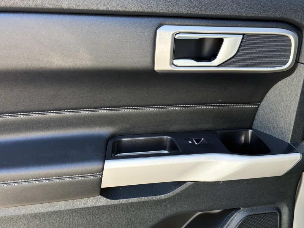 Certified 2024 Ford Explorer XLT RWD image 20