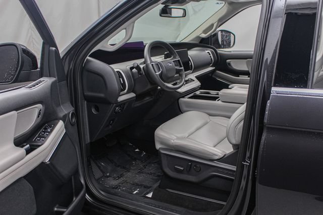 Certified 2025 Ford Expedition Active AWD/4WD image 16