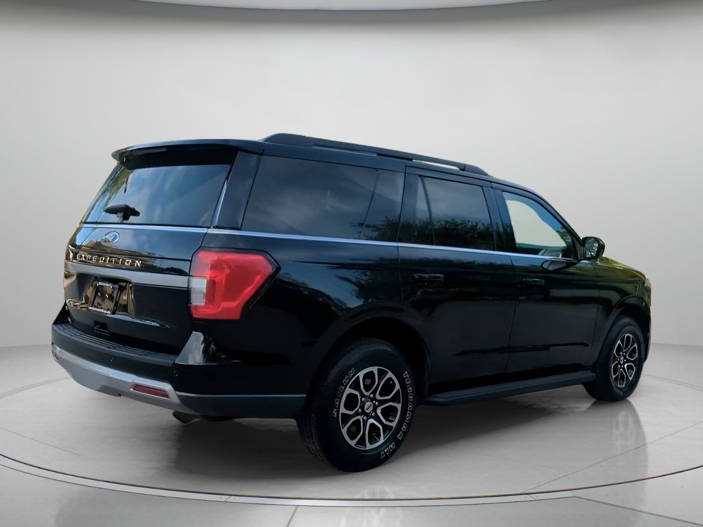 Certified 2024 Ford Expedition XLT RWD image 28