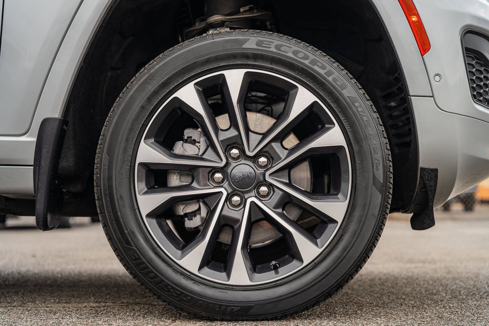 Used 2023 Jeep Grand Cherokee L Overland w/ Rear Seat Video Group I image 14