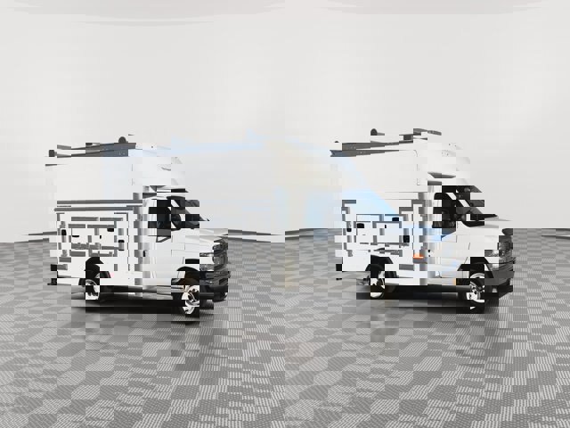 Certified 2024 Ford E-350 and Econoline 350 Super Duty w/ Power Windows & Locks Group image 9