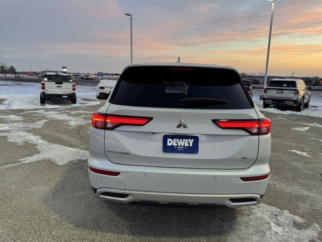 Used 2024 Mitsubishi Outlander SE image 6