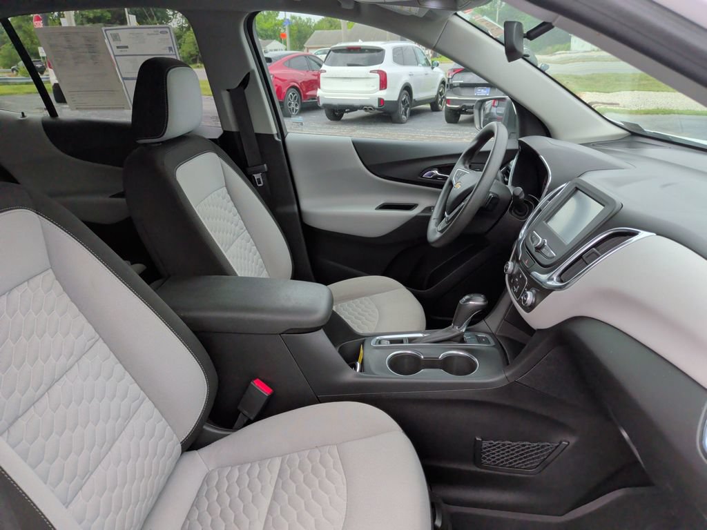 Used 2018 Chevrolet Equinox LT w/ LPO, Floor Liner Package AWD/4WD image 9