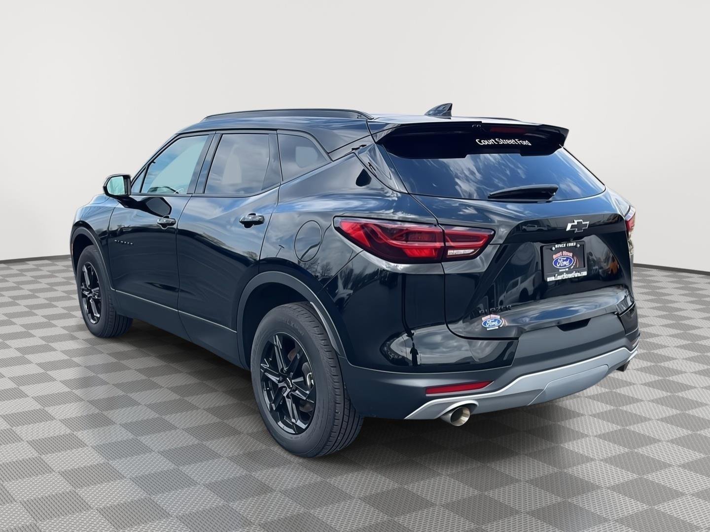 Used 2024 Chevrolet Blazer LT w/ Convenience Package image 3