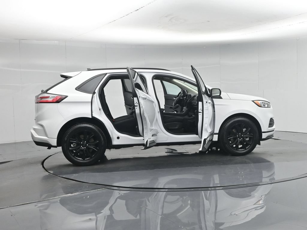 Certified 2022 Ford Edge SE w/ Black Appearance Package AWD/4WD image 35
