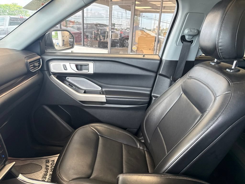 Certified 2022 Ford Explorer Limited w/ Limited Technology Package AWD/4WD image 29