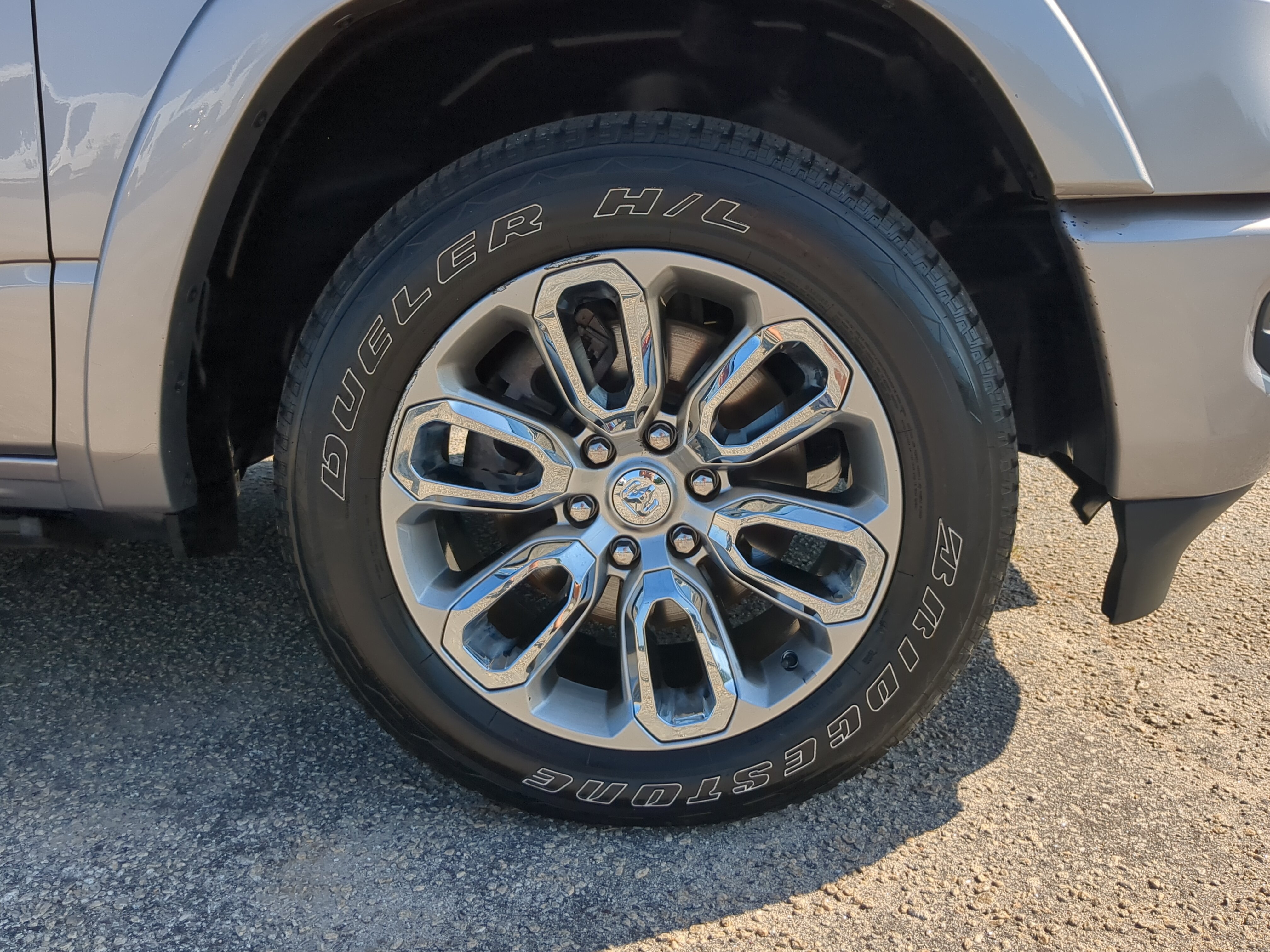 Used 2021 RAM 1500 Laramie w/ Sport Appearance Package AWD/4WD image 9