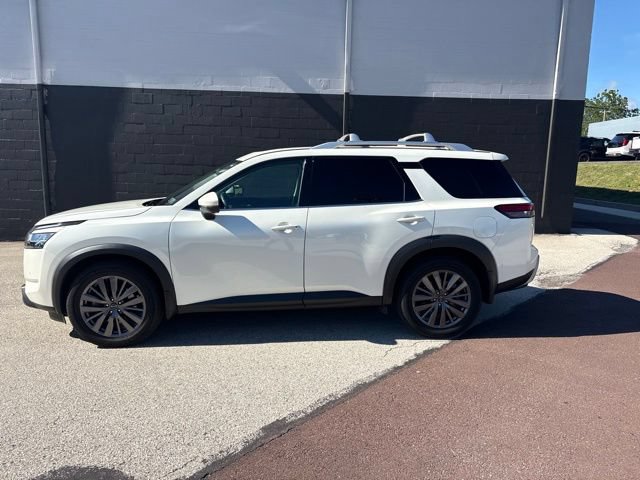 Used 2024 Nissan Pathfinder SL w/ SL Premium Package AWD/4WD image 1
