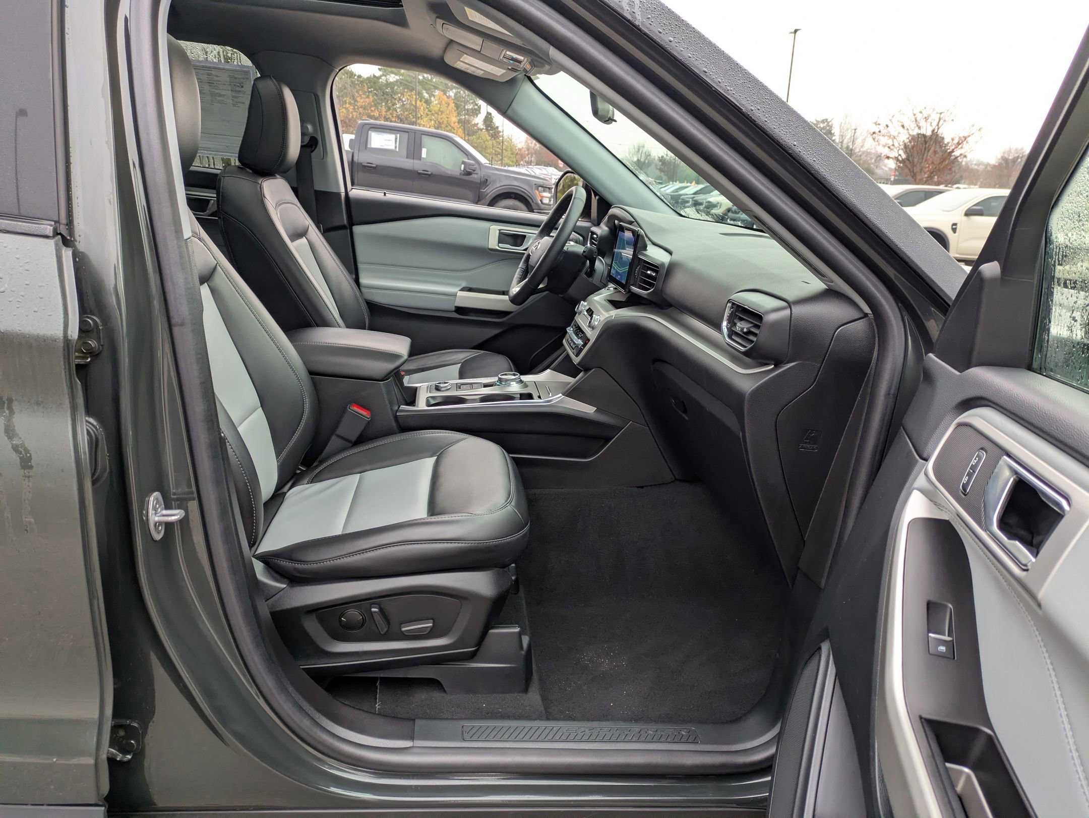 Certified 2022 Ford Explorer XLT w/ Equipment Group 202A image 39