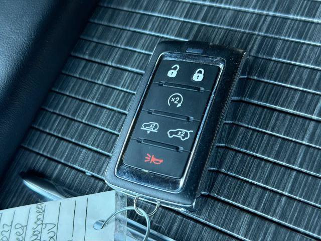 Used 2022 Jeep Wagoneer Series III w/ Rear Seat Video Group 1 AWD/4WD image 36