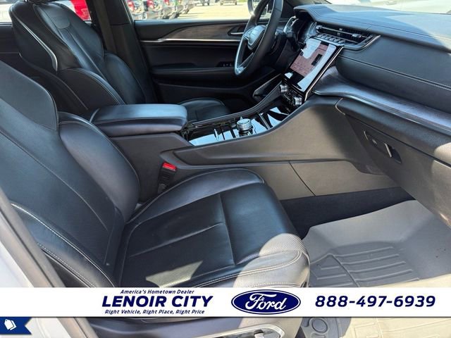 Used 2024 Jeep Grand Cherokee Overland w/ Luxury Tech Group IV AWD/4WD image 13