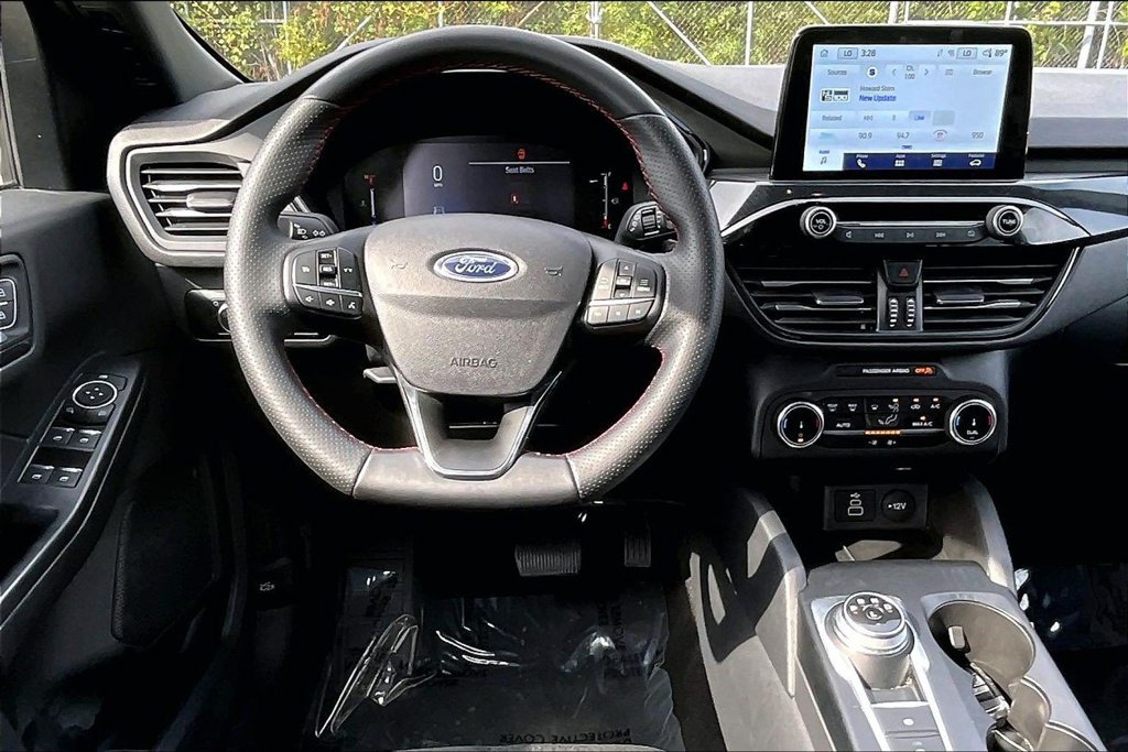 Certified 2025 Ford Escape ST-Line AWD/4WD image 5
