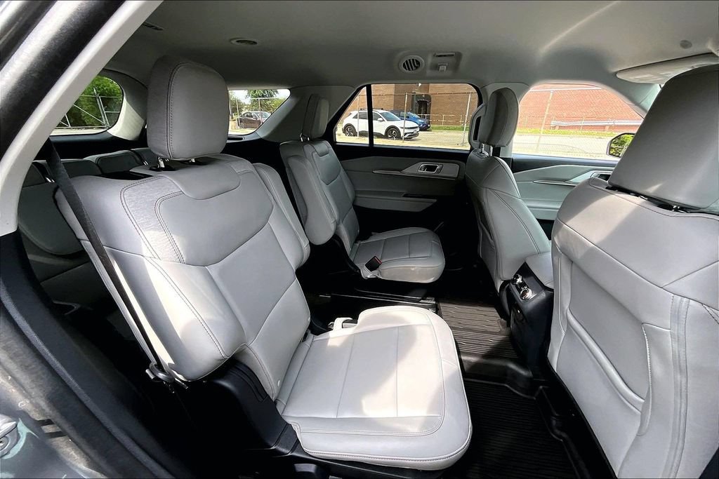 Certified 2025 Ford Explorer Active w/ Active Comfort Package RWD image 25