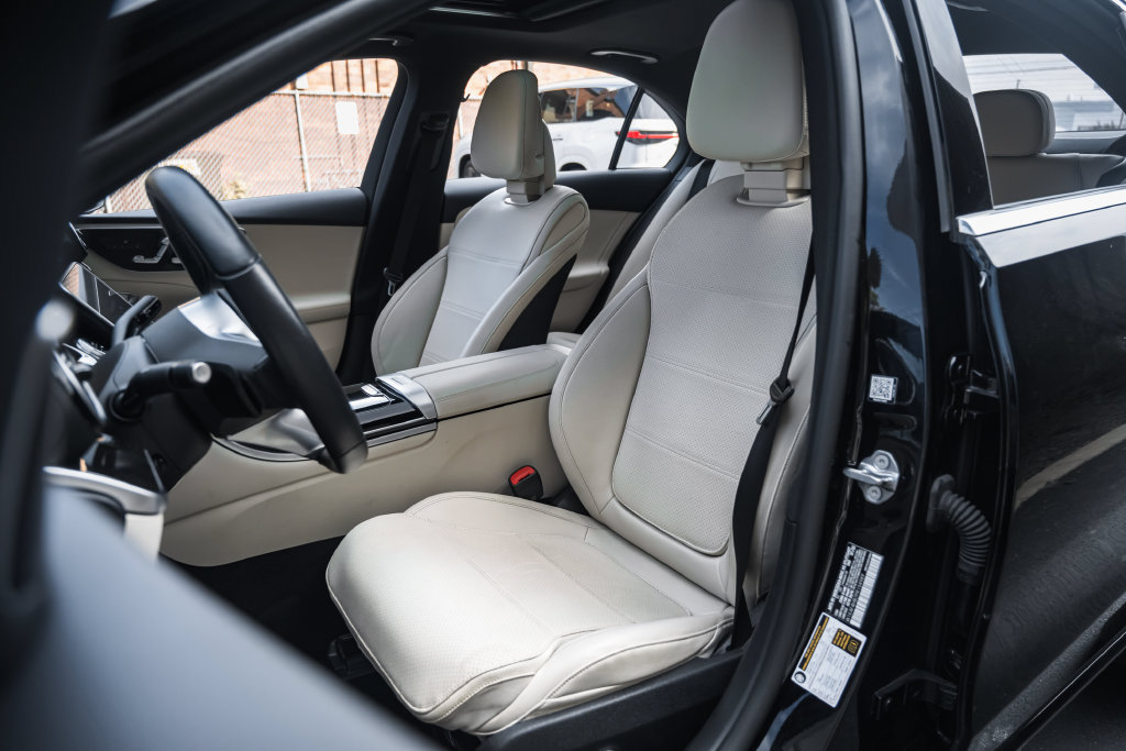 Used 2023 Mercedes-Benz C 300 4MATIC Sedan w/ Exclusive Trim Package image 22