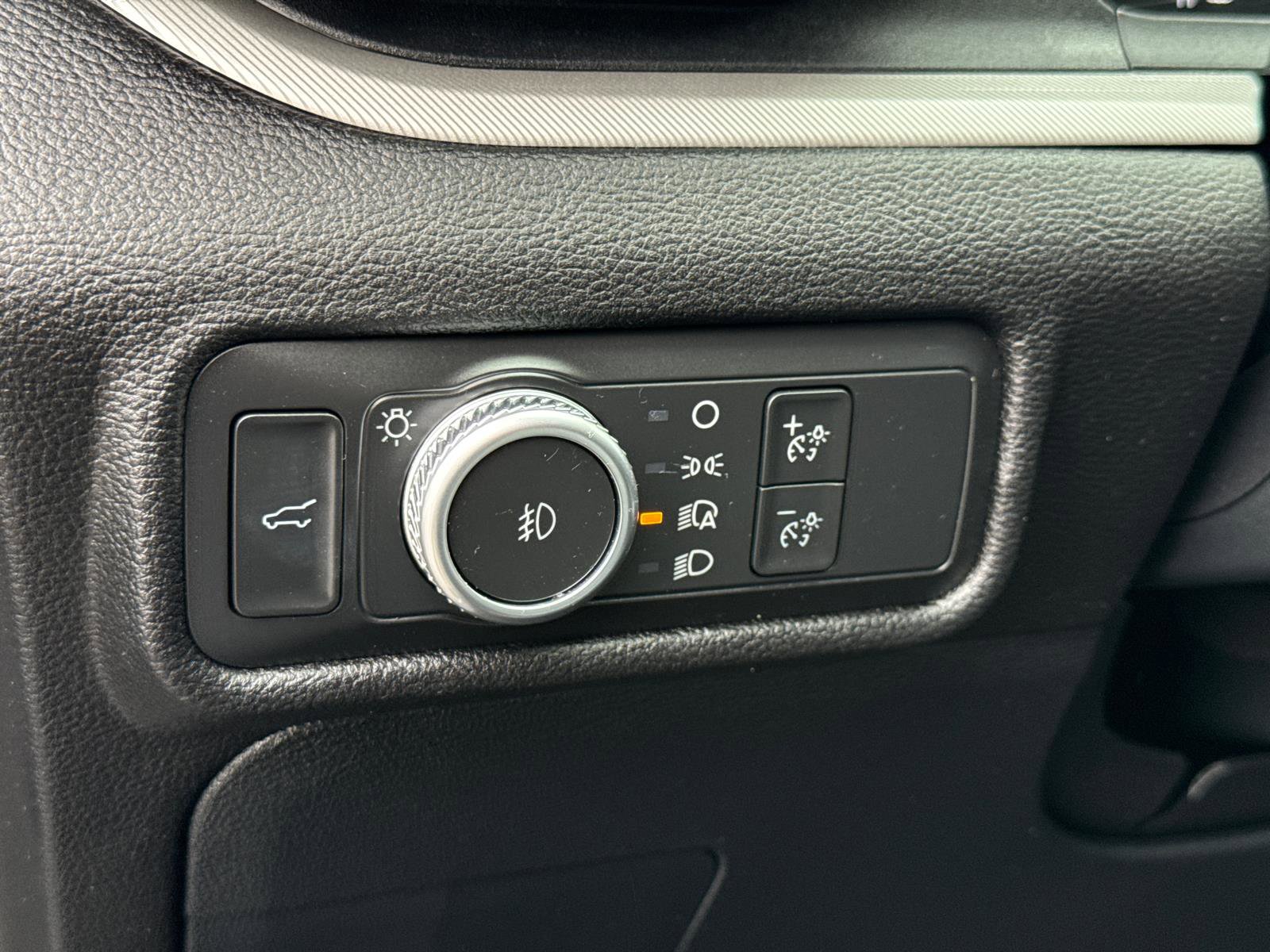 Certified 2022 Ford Explorer XLT w/ Equipment Group 202A image 29