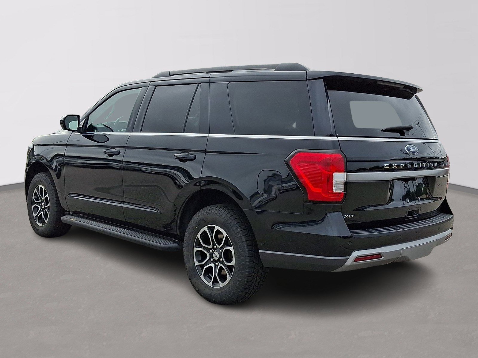 Certified 2024 Ford Expedition XLT AWD/4WD image 4