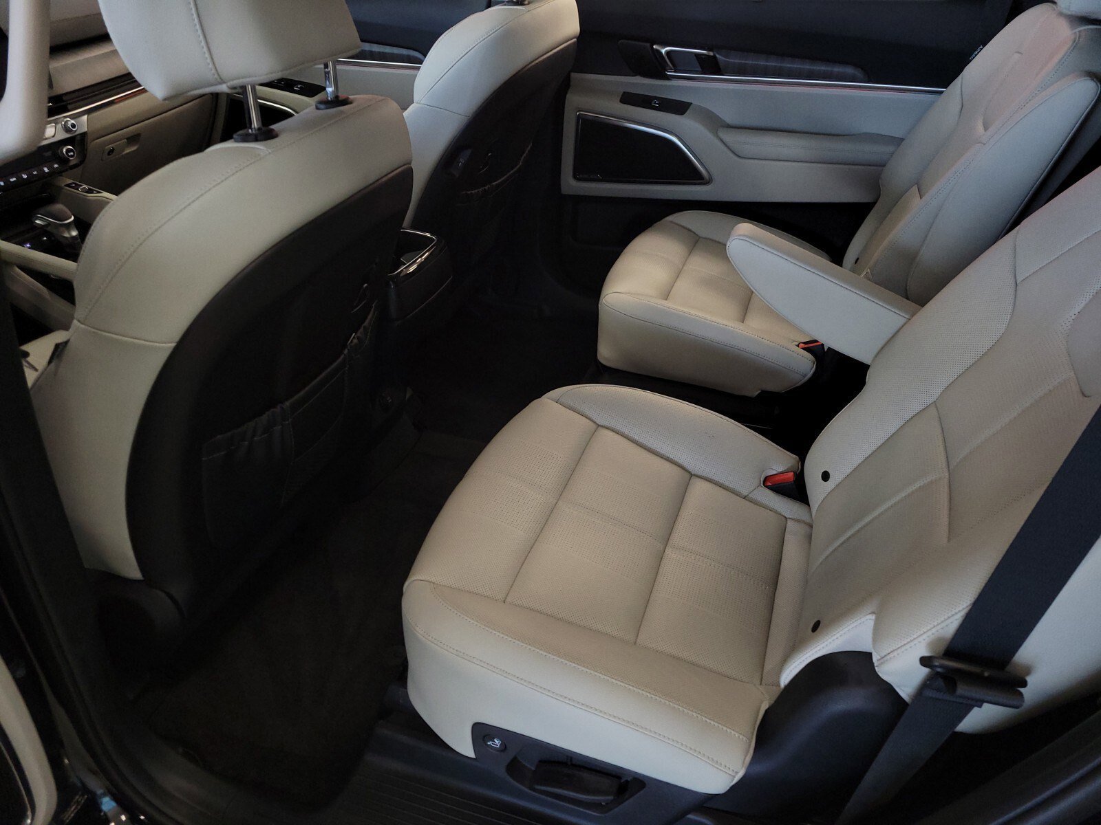 Used 2024 Kia Telluride SX w/ Towing Package image 16