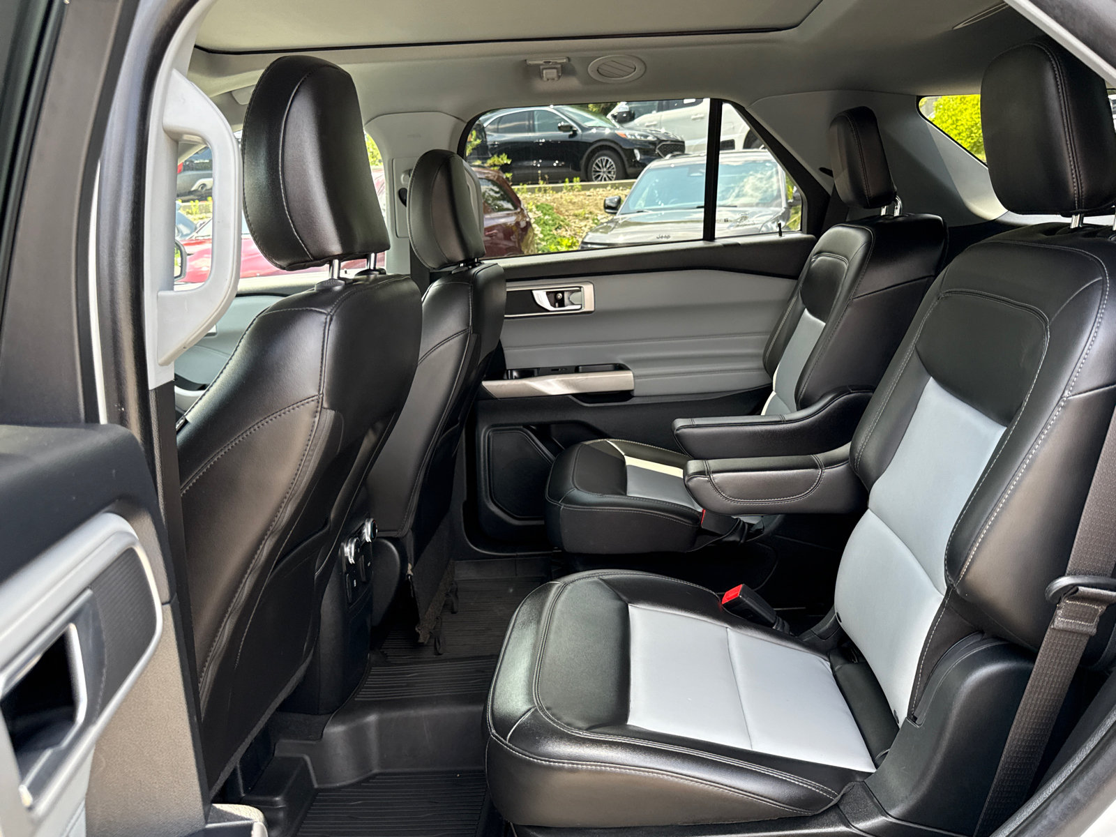 Certified 2023 Ford Explorer XLT w/ Equipment Group 202A AWD/4WD image 22