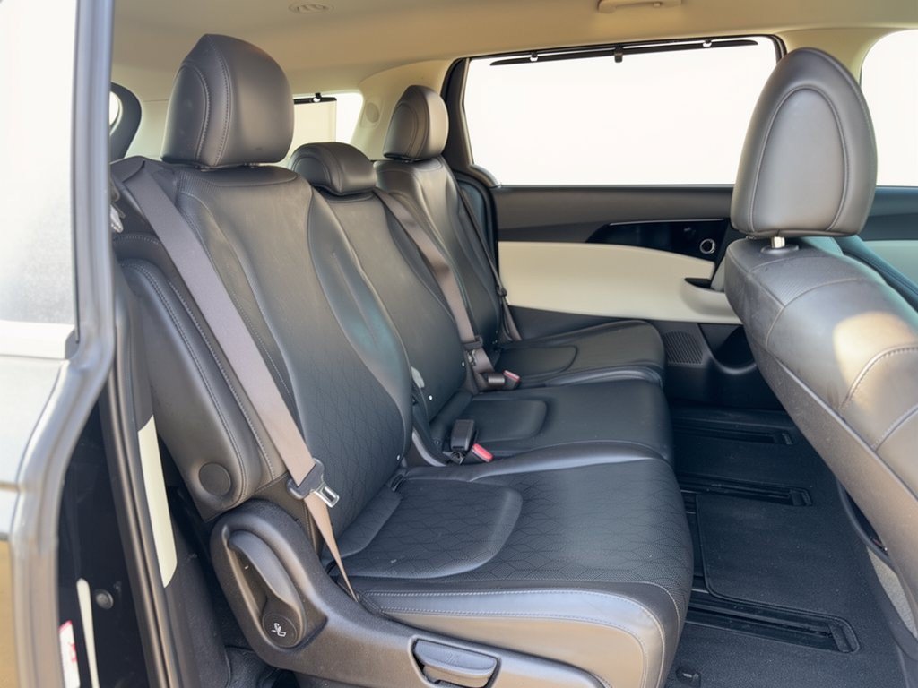 Used 2022 Kia Carnival EX FWD image 29