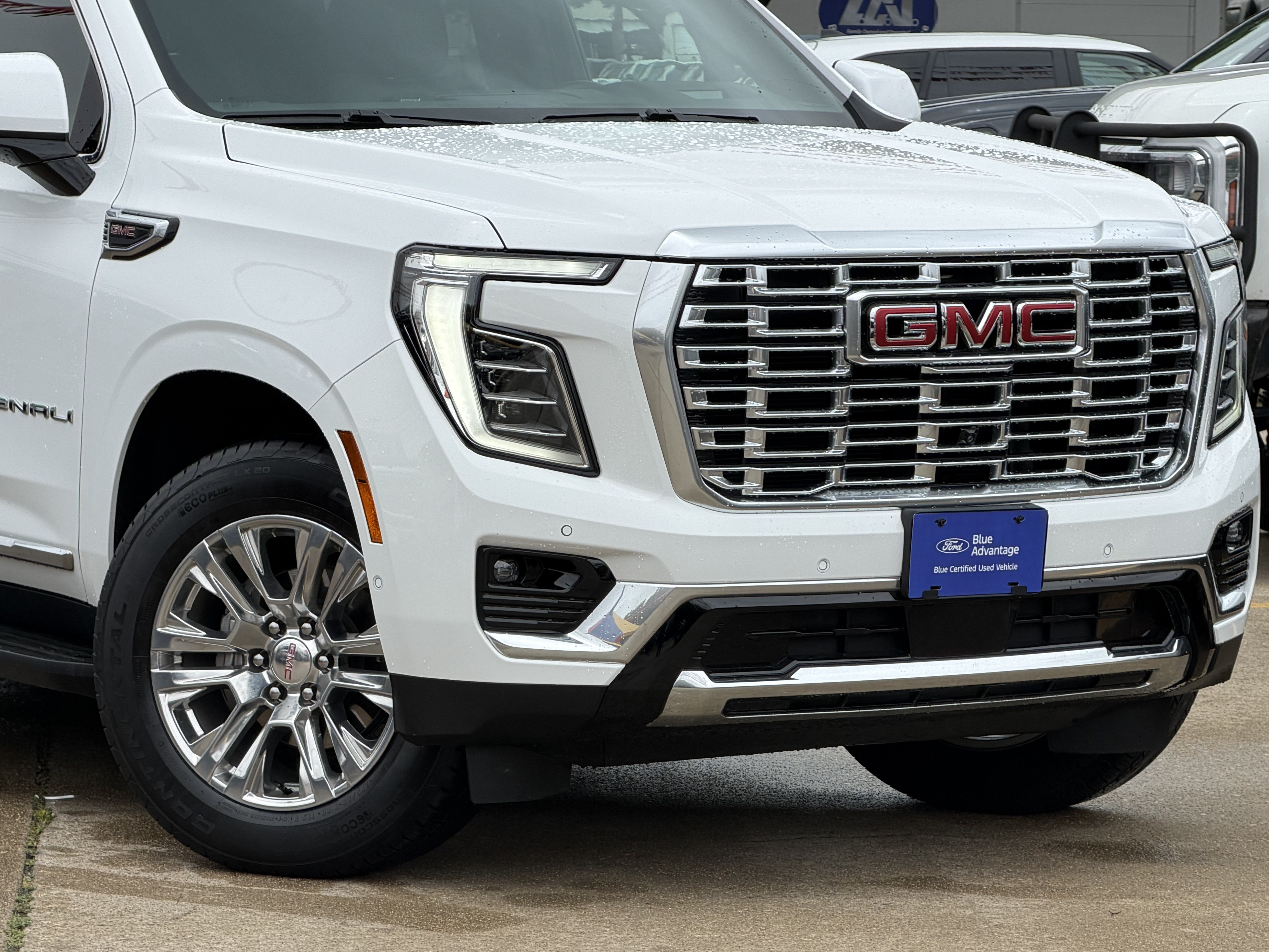 Used 2025 GMC Yukon XL Denali AWD/4WD image 2