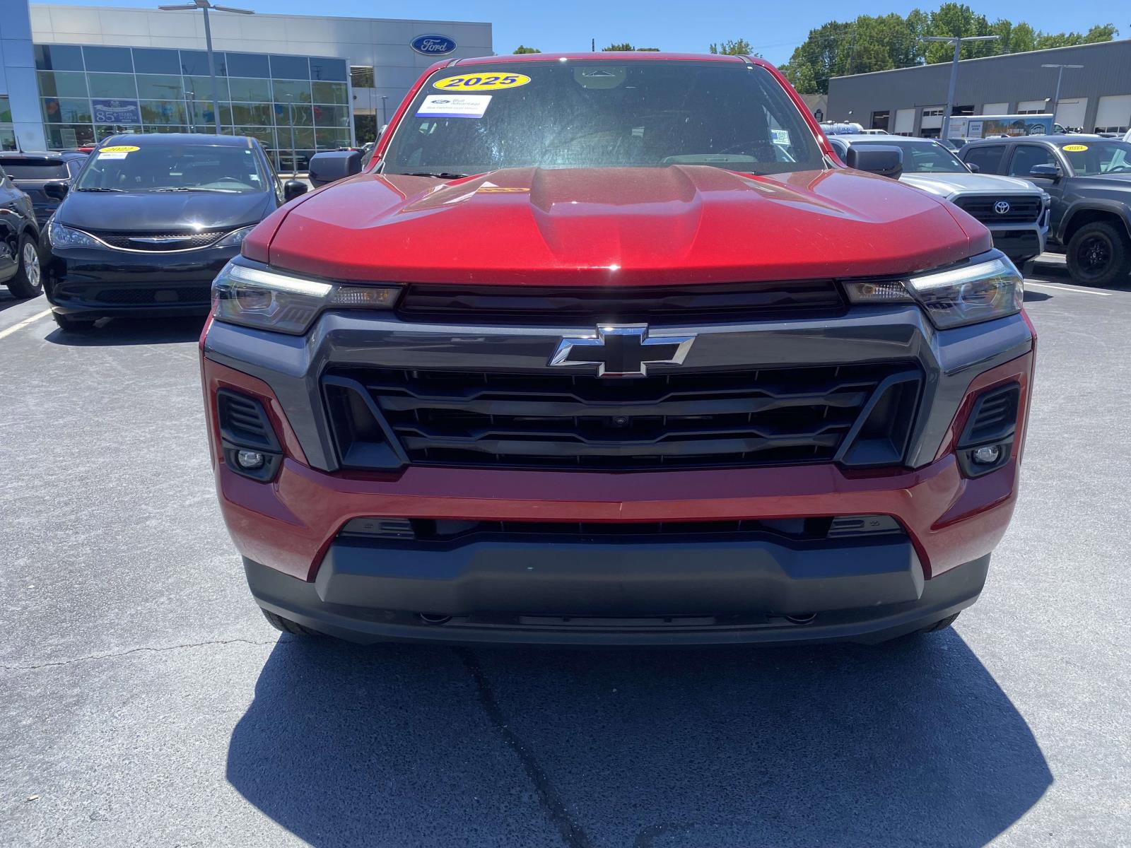 Used 2025 Chevrolet Colorado LT w/ LT Convenience Package AWD/4WD image 2