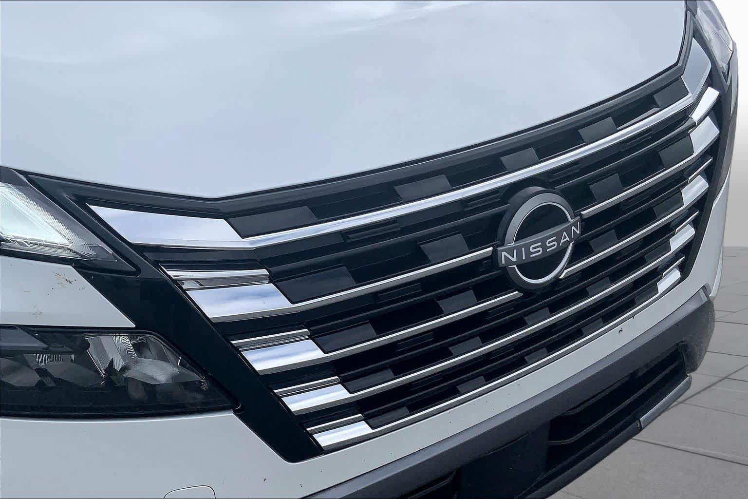 Used 2024 Nissan Rogue SL w/ SL Premium Package FWD image 30