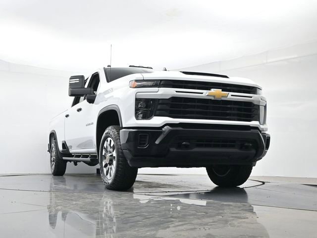 Used 2025 Chevrolet Silverado 2500 Custom AWD/4WD image 31