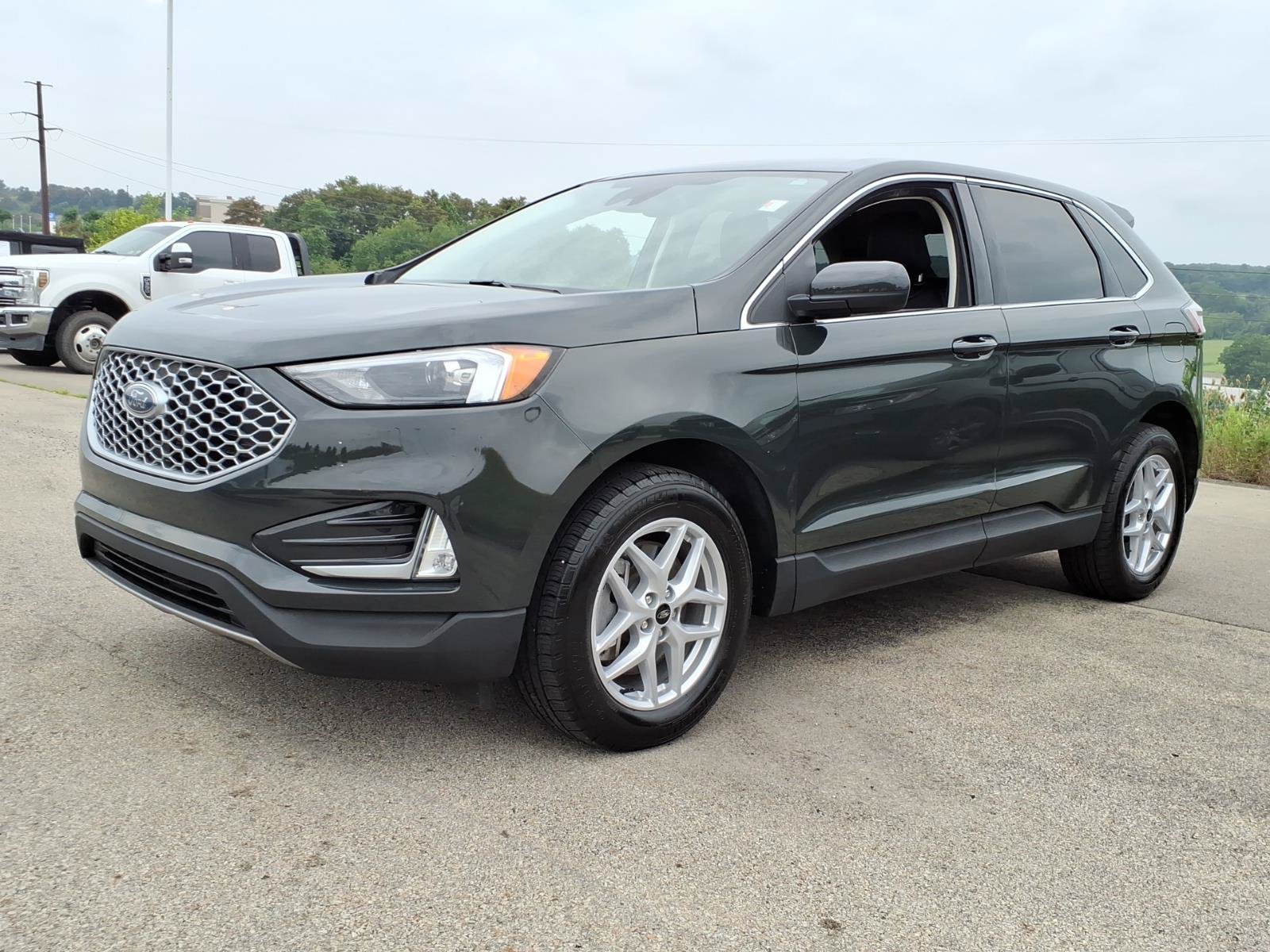 Certified 2024 Ford Edge SEL w/ Convenience Package AWD/4WD image 3