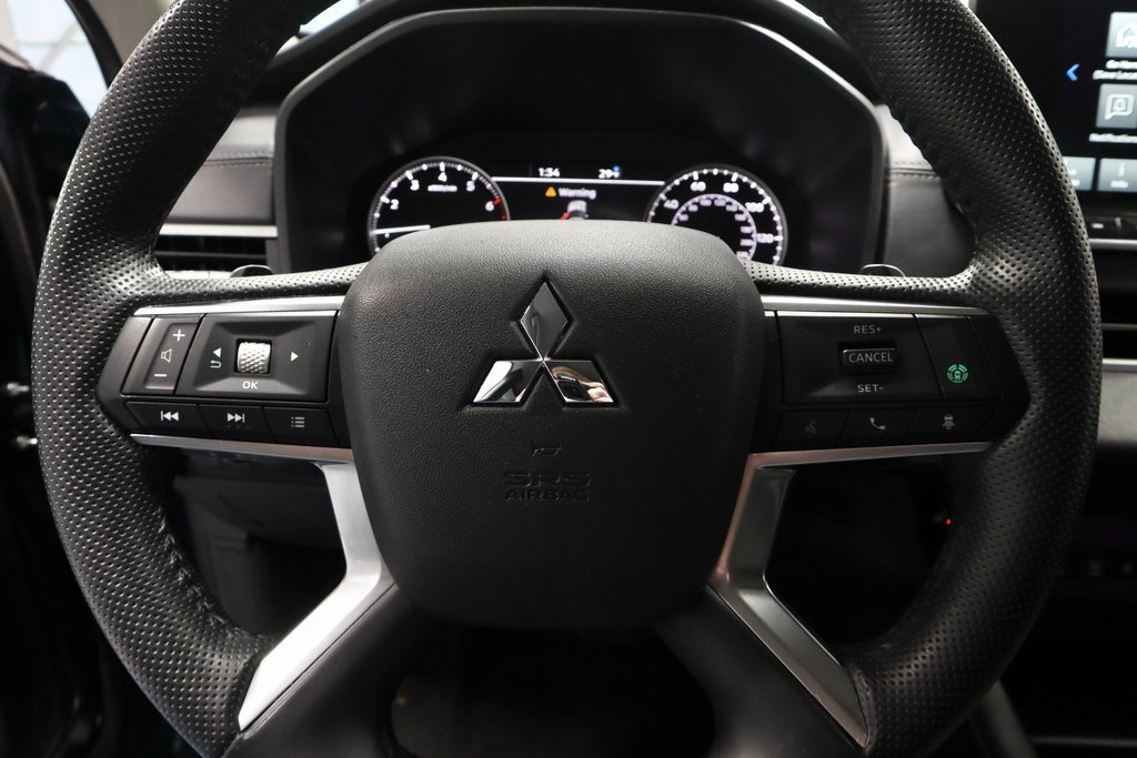 Used 2024 Mitsubishi Outlander SE image 30