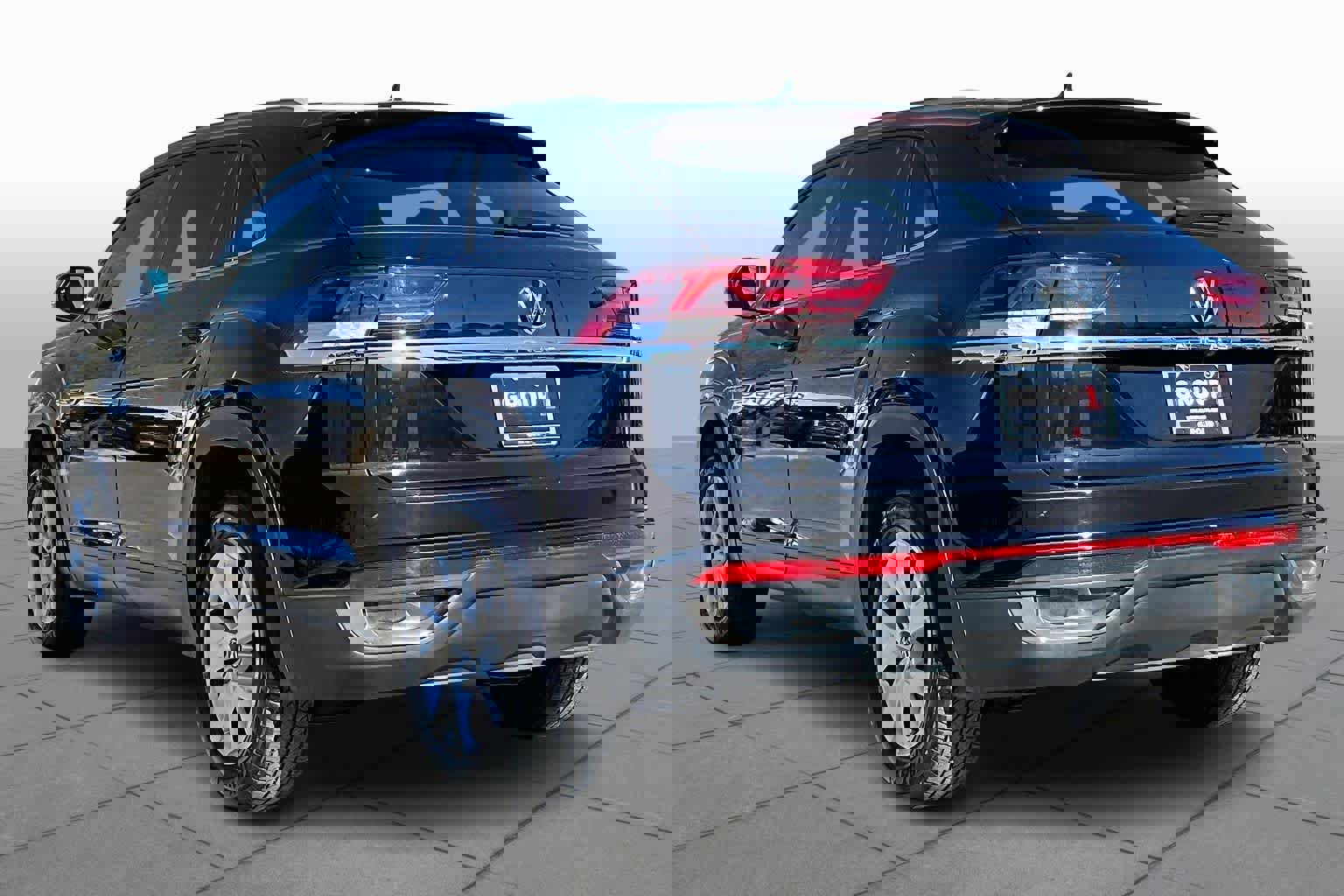 Used 2020 Volkswagen Atlas Cross Sport S image 2