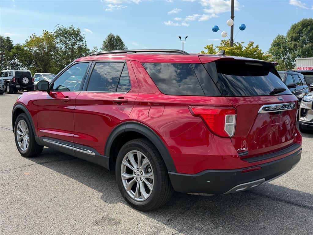 Certified 2021 Ford Explorer XLT w/ Equipment Group 202A AWD/4WD image 3