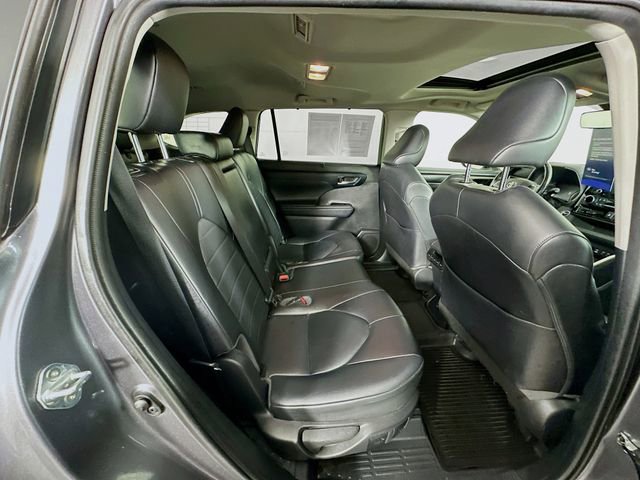 Used 2022 Toyota Highlander XLE image 35