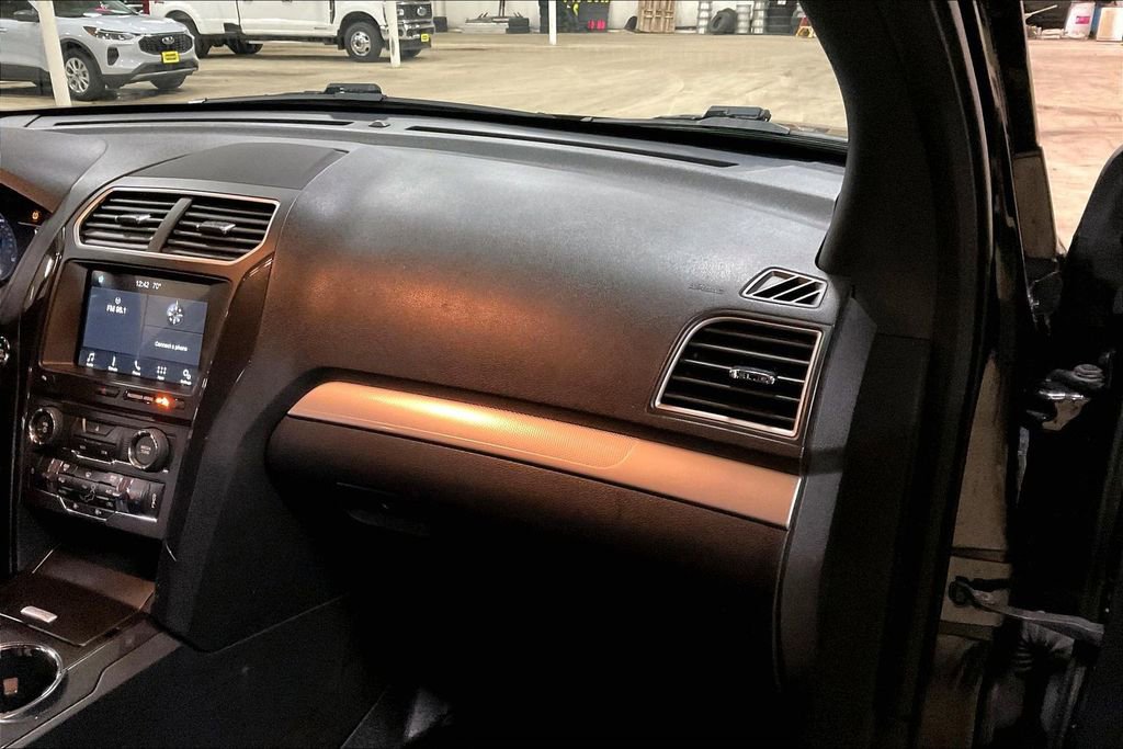 Certified 2017 Ford Explorer XLT w/ Equipment Group 202A AWD/4WD image 15
