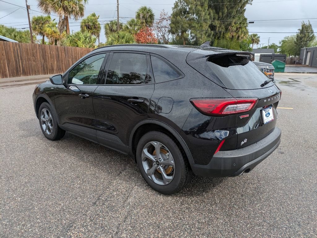 Certified 2025 Ford Escape ST-Line w/ Tech Pack #1 AWD/4WD image 4