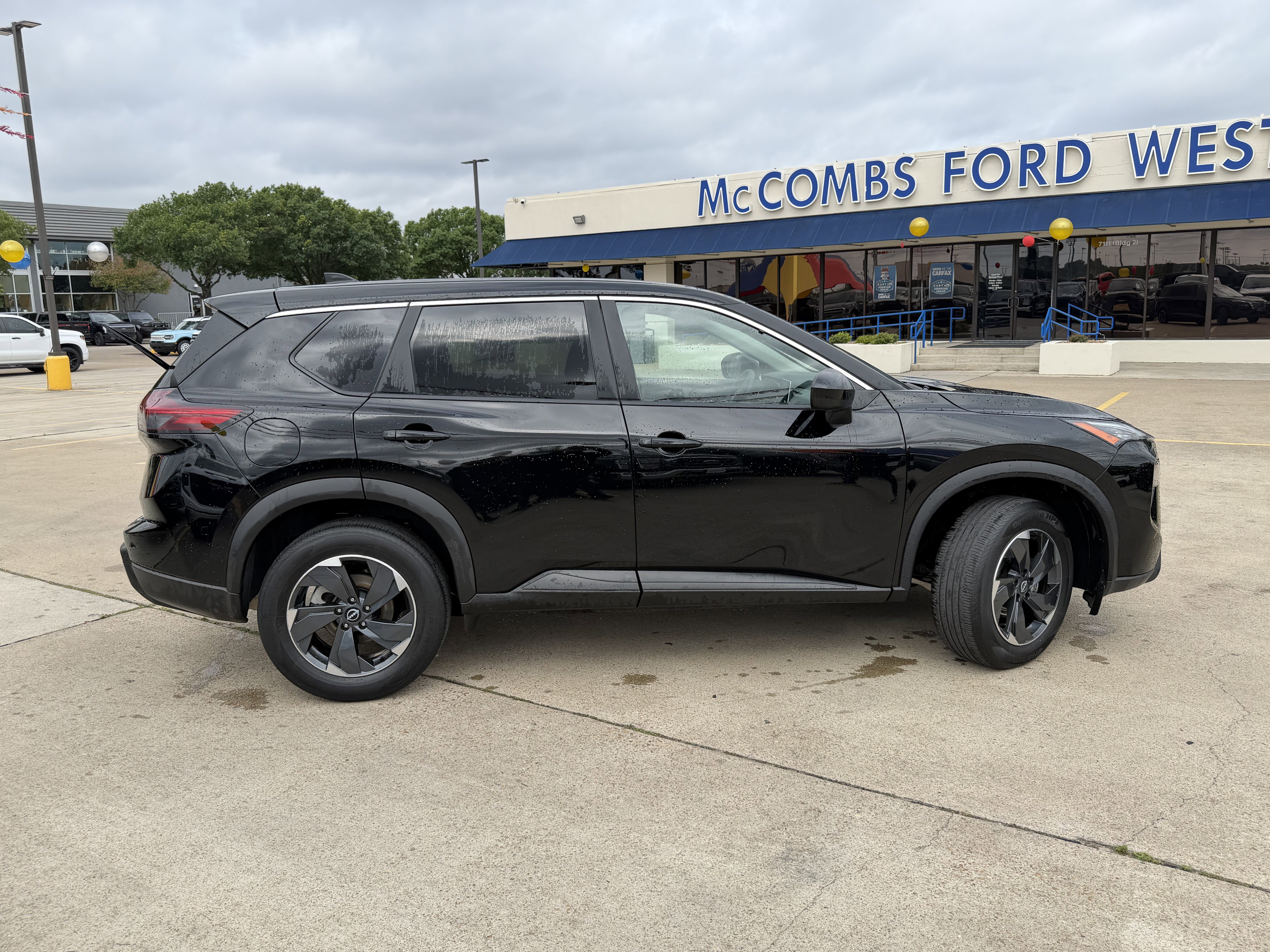 Used 2025 Nissan Rogue SV AWD/4WD image 4