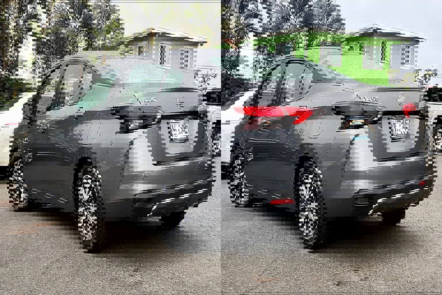 Used 2023 Nissan Versa SV image 4