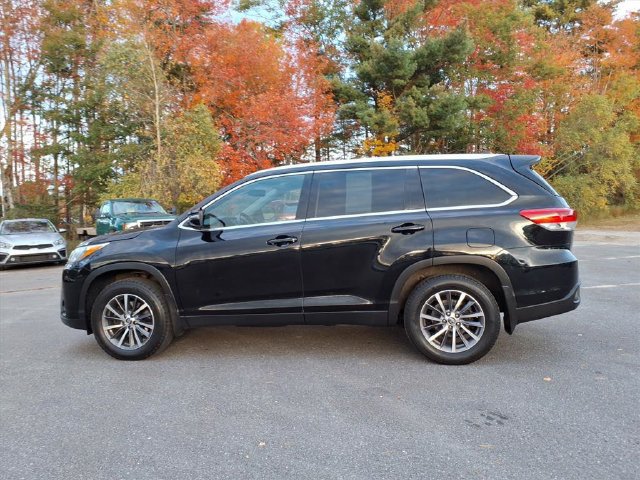 Used 2019 Toyota Highlander XLE w/ Carpet Mat Package (TMS) AWD/4WD image 8