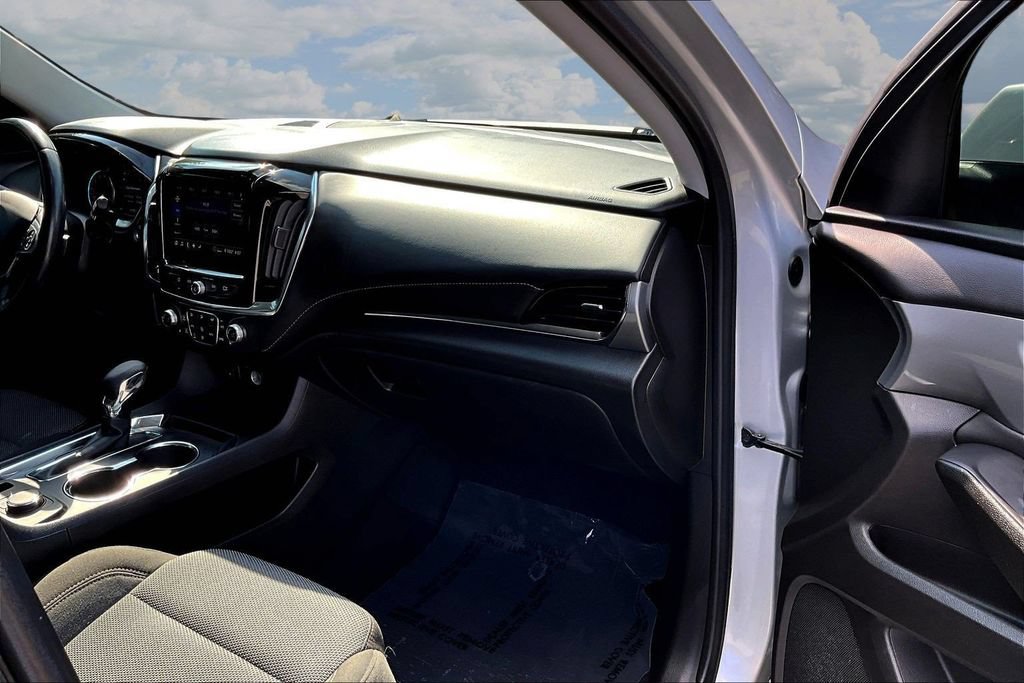 Used 2021 Chevrolet Traverse LT FWD image 29
