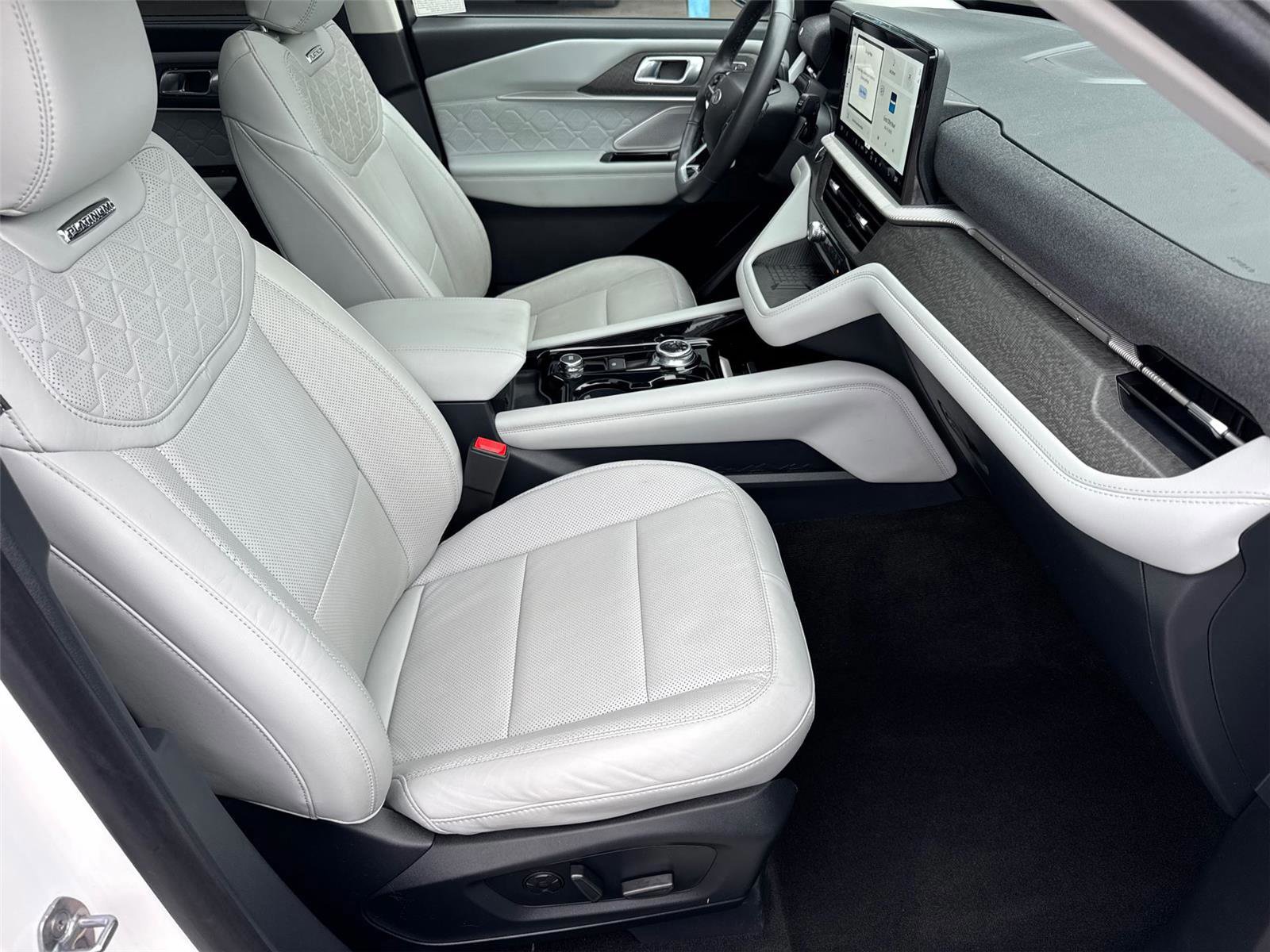 Certified 2025 Ford Explorer Platinum w/ Ultimate Package AWD/4WD image 18